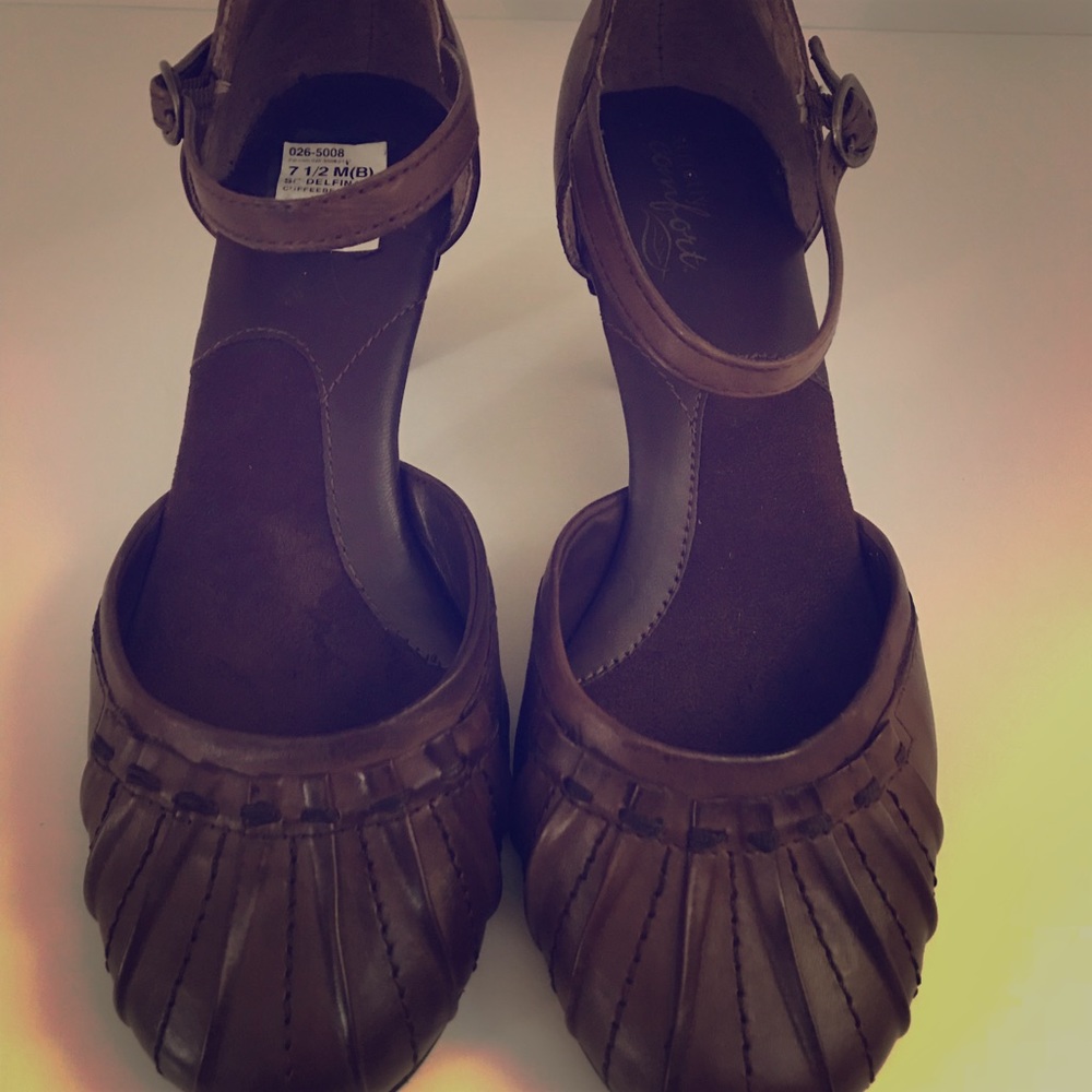 Strictly Comfort Women’s Size 7 1/2M Shoes